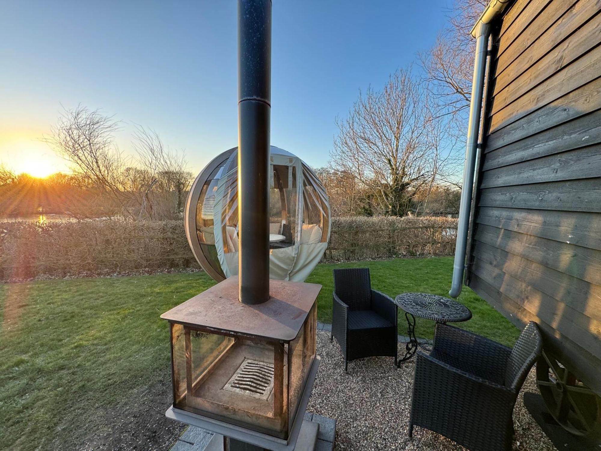 Lake View Retreats Rickmansworth Exterior photo